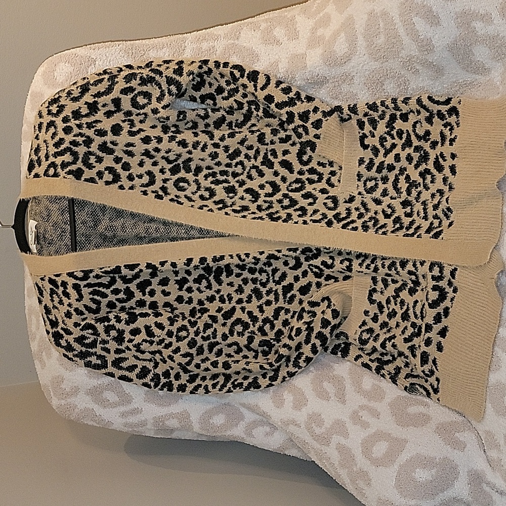 Jessica Simpson women's size Medium leopard sweater